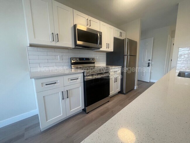 Building Photo - 1924 N Crestline St