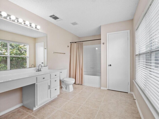 Building Photo - 2727 High Point Dr