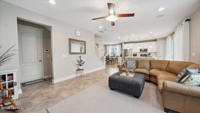 Building Photo - 1120 Persimmon Dr