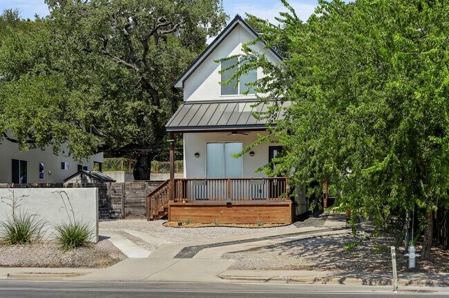 Building Photo - 2812 Oak Springs Dr