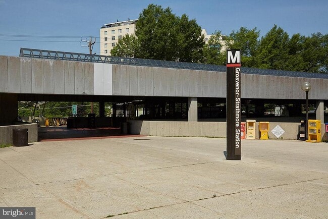 Building Photo - 5700 Chapman Mill Dr