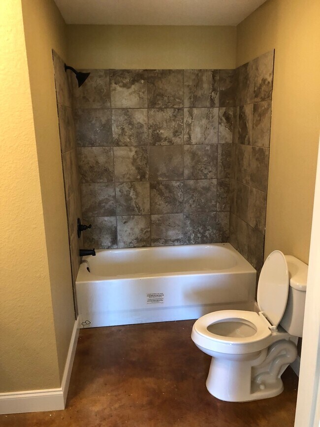 Building Photo - 1212 Cedar St