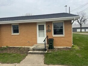 Building Photo - 2 Bed Single Level Apartment