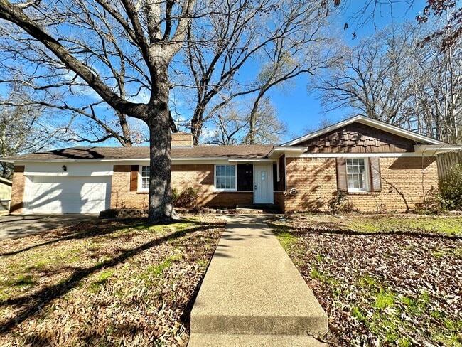 Primary Photo - Tour Today! Newly Updated 3 Bedroom 2 Bath...