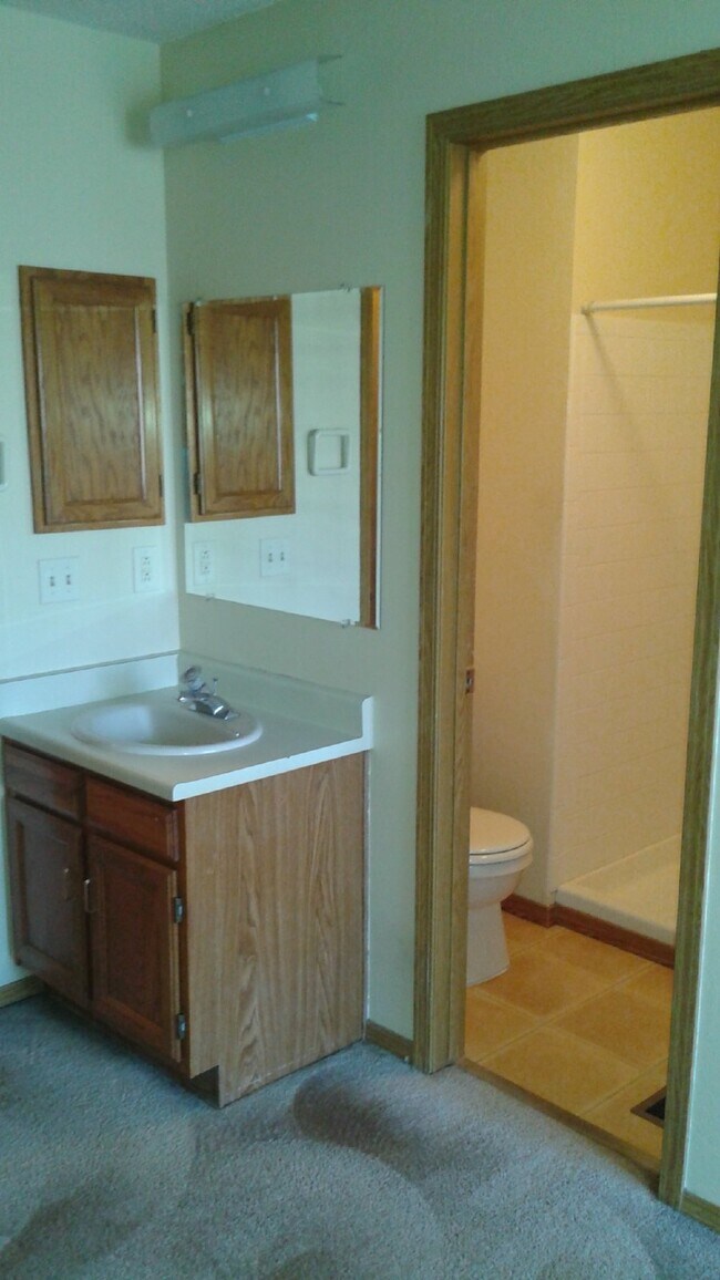 Building Photo - Available Now! "Charming 2-Bed Townhouse w...