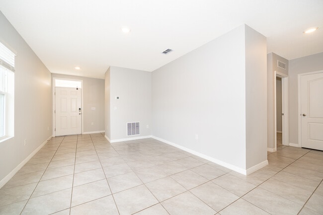 Building Photo - 1500 Quinta Rd