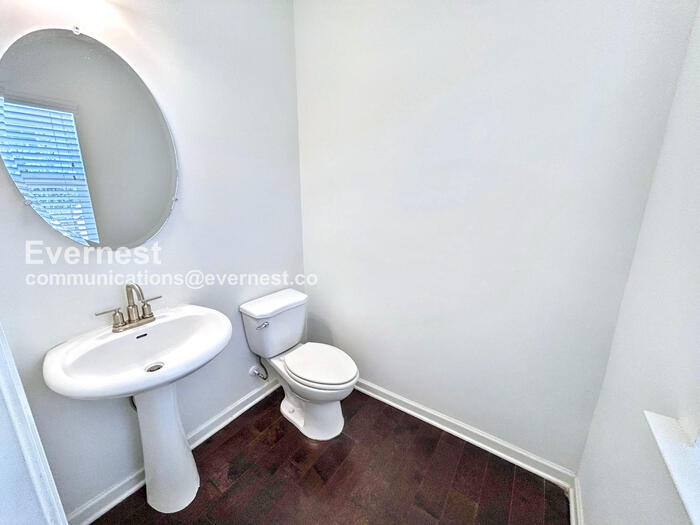 Building Photo - 911 Ambient Way