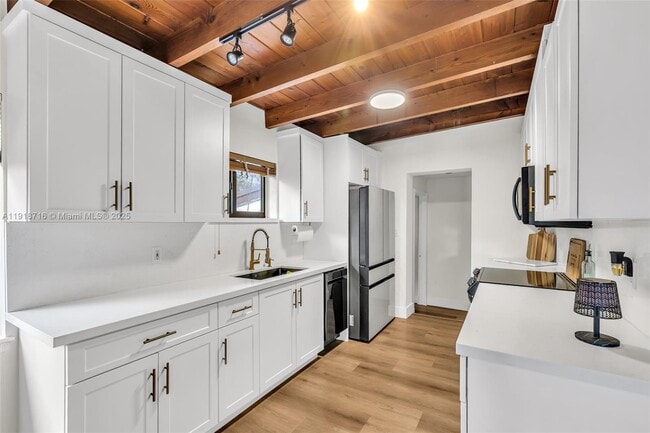 Building Photo - 6376 SW 15th St