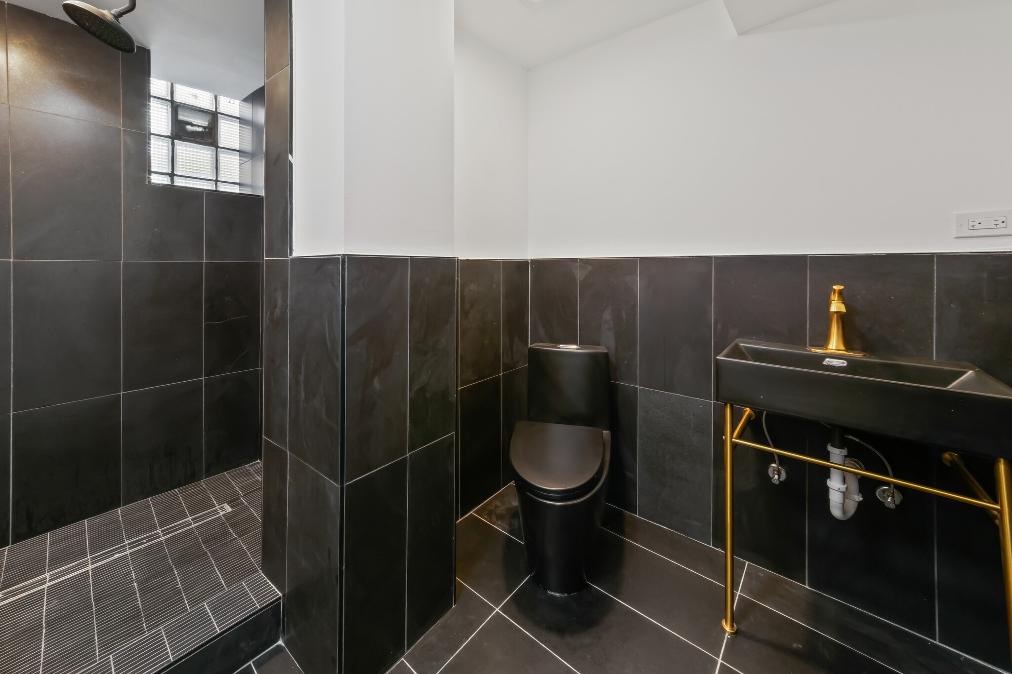 Building Photo - 7131 W Altgeld St