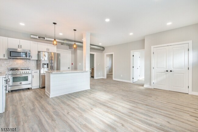 Building Photo - 31 Berkshire Valley Rd