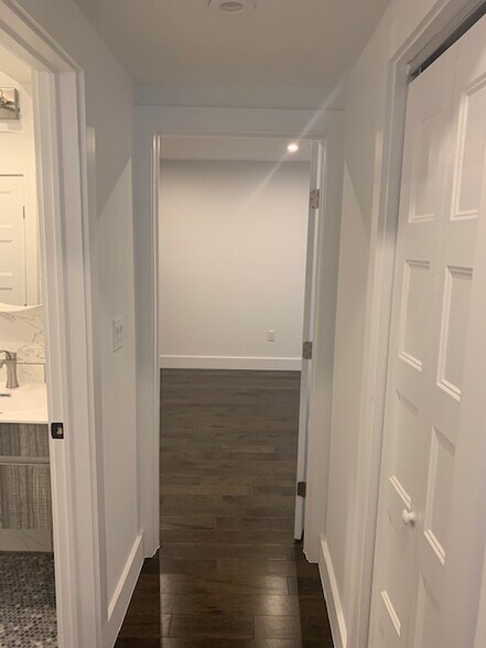 Building Photo - 126 S Market St