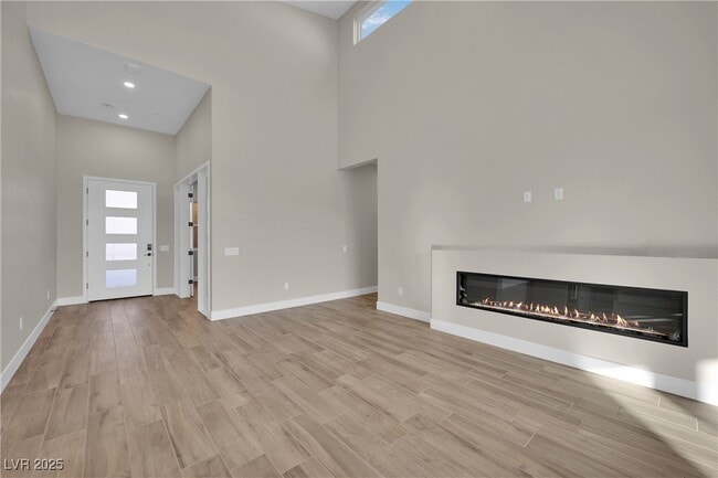 Building Photo - 11079 Rolling Vista Dr