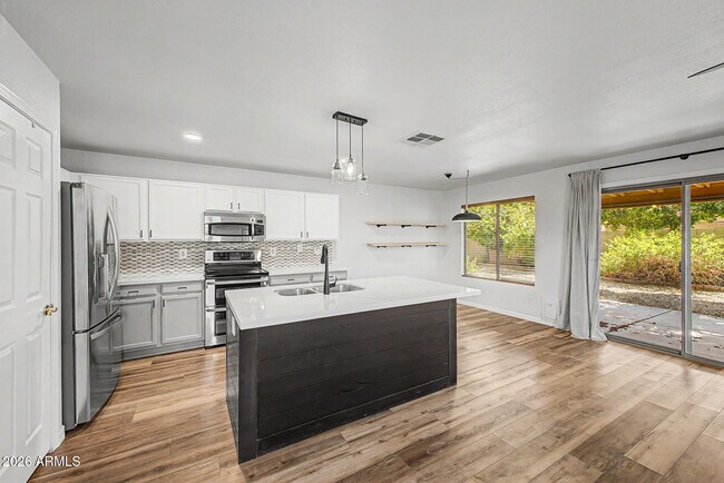 Building Photo - 16148 N 157th Dr