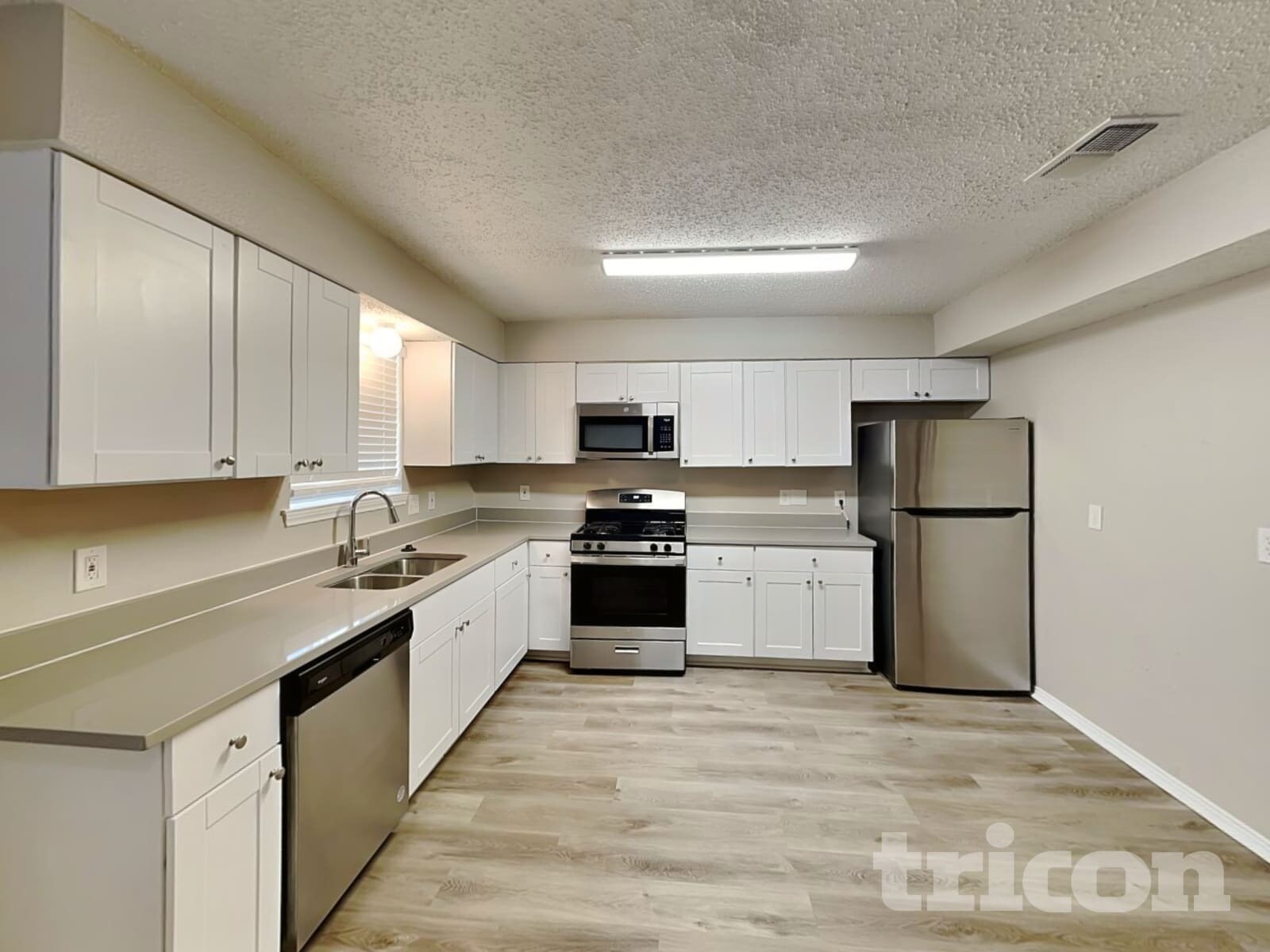 Building Photo - 545 Sharp Dr