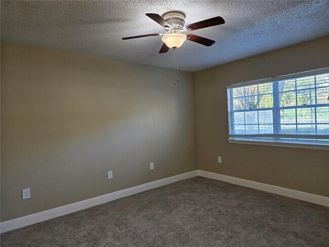 Building Photo - 1105 Clubside Dr