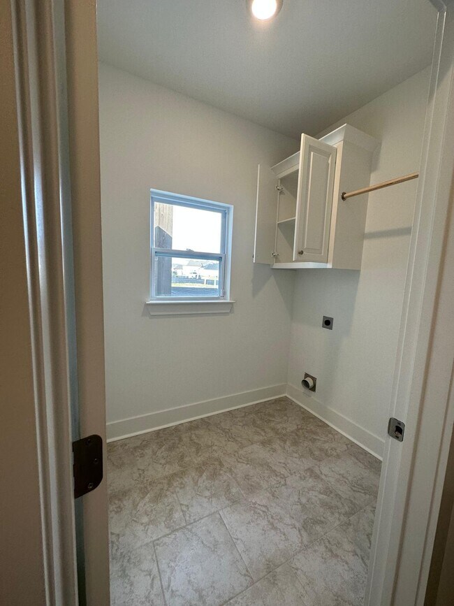 Building Photo - 39249 High Creek Dr