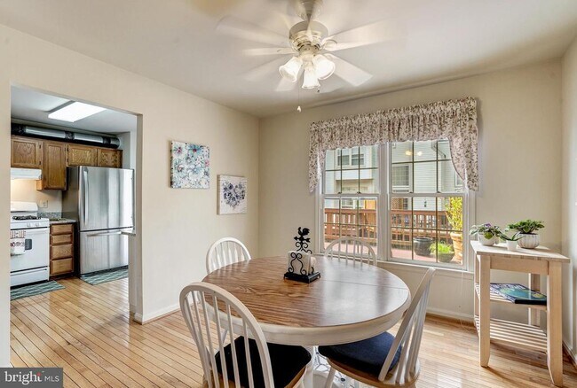 Building Photo - 5518 Sully Lake Dr