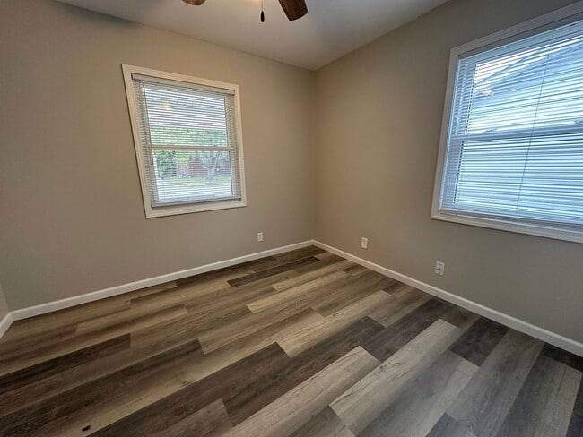 Building Photo - 319 Joy Dr