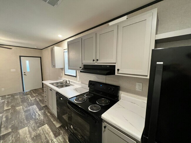 Building Photo - 126 Southland Ct