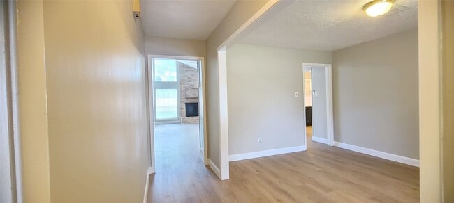 Building Photo - 10635 Tenneta Dr