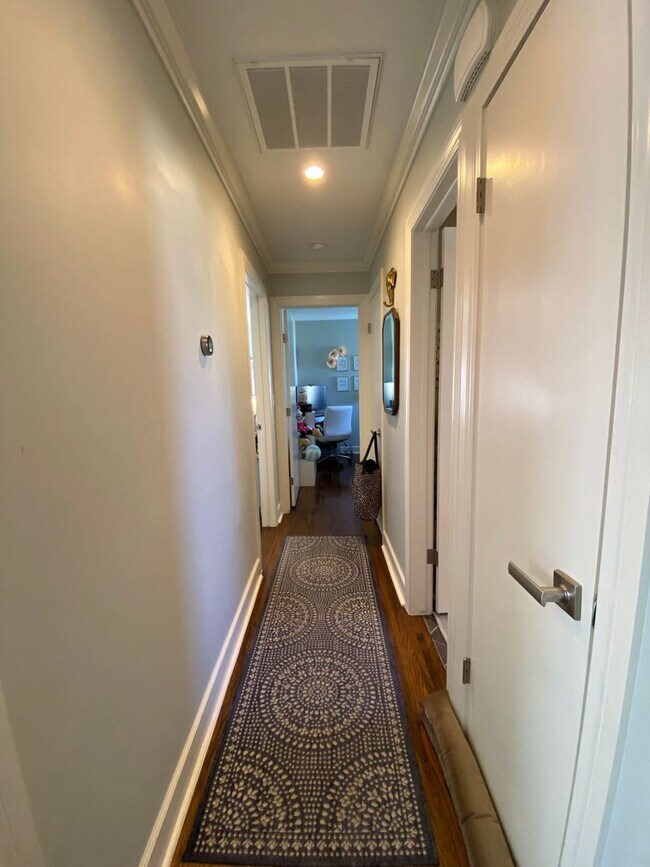 Building Photo - Darling renal in Lortondale