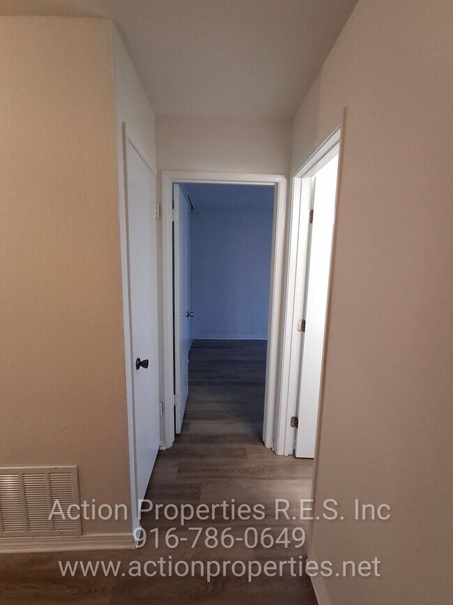 Building Photo - Antelope R.V. Parking, Single Story: Large Yard: RV Parking: 3 Bed, 2 Bath - Foothill Farms/Antelope