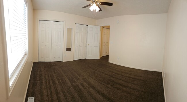 Building Photo - 2 bed, 1.5 bath townhome in The Meadows