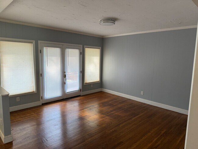 Building Photo - 1311 Clover Ln