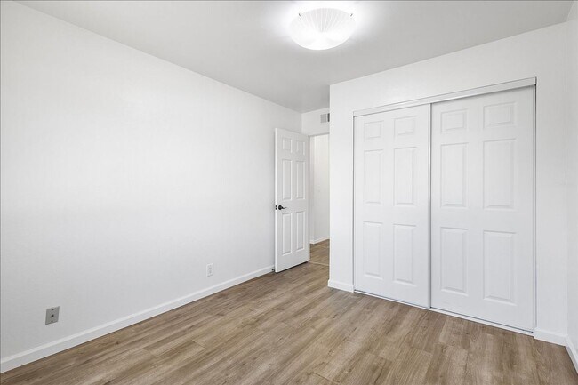 Building Photo - 34842 Starling Dr