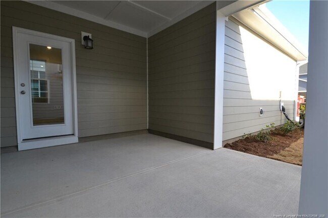 Building Photo - 421 Canyon Spring Trl