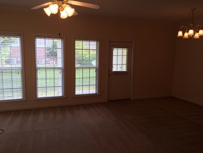 Building Photo - 2BD/2.5B Duplex in N. Valdosta City Limits