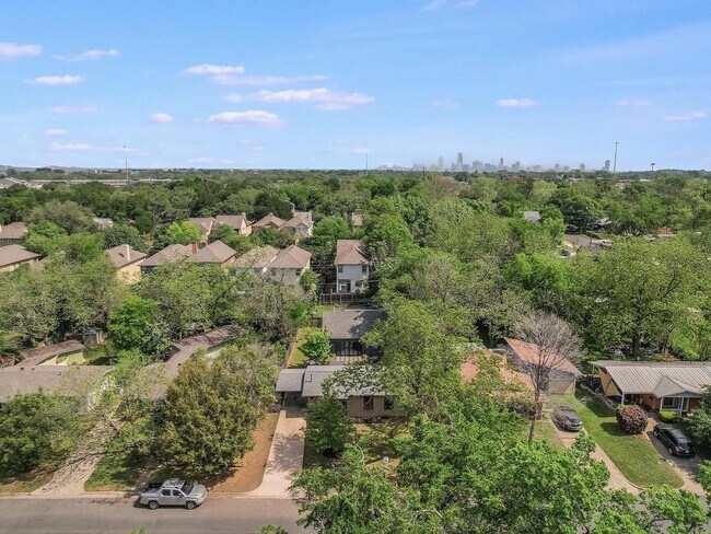 Building Photo - 1808 Forest Hill Dr