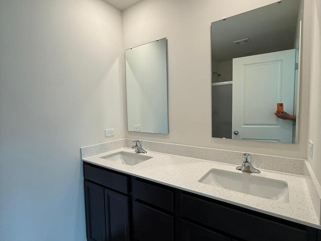 Building Photo - 347 Summit Cir