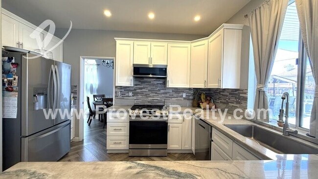 Building Photo - 12988 Claremont Ct