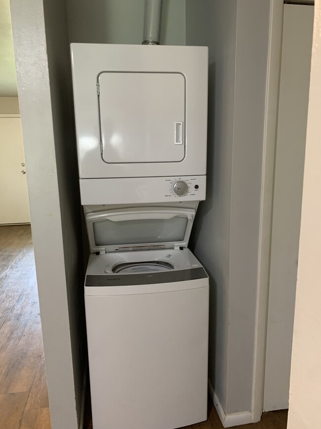 Stackable washer and dryer - 1203 Douglas Rd