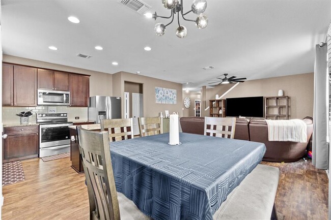 Building Photo - 5205 Cressler Ln