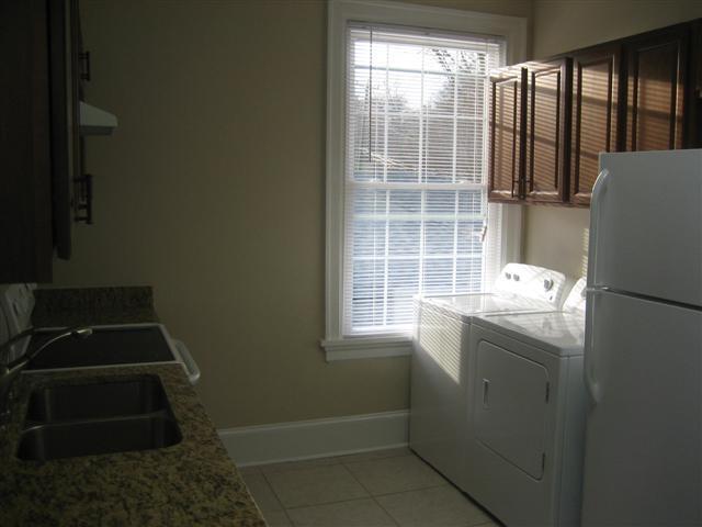 Building Photo - 611 Washington St