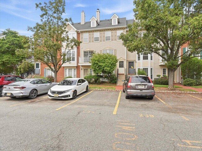 Building Photo - 10 Cottonwood St