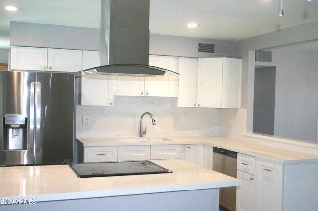 Building Photo - 8750 E Plaza Ave