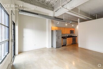 Building Photo - 412 S 13th St
