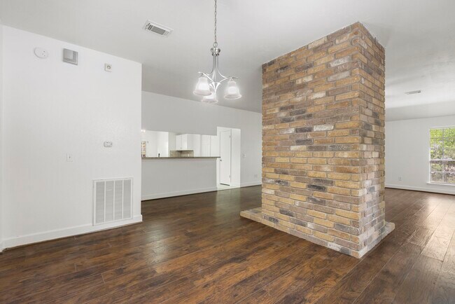 Building Photo - 10 Rockridge Ct