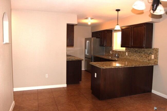 Building Photo - 2090 S 44th Dr
