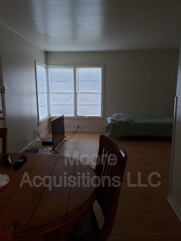 Building Photo - 1308 N Travis St