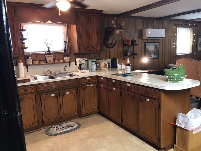 Eat in Kitchen, full size refrigerator and stove, table for 4 - 8562 Jc Rd