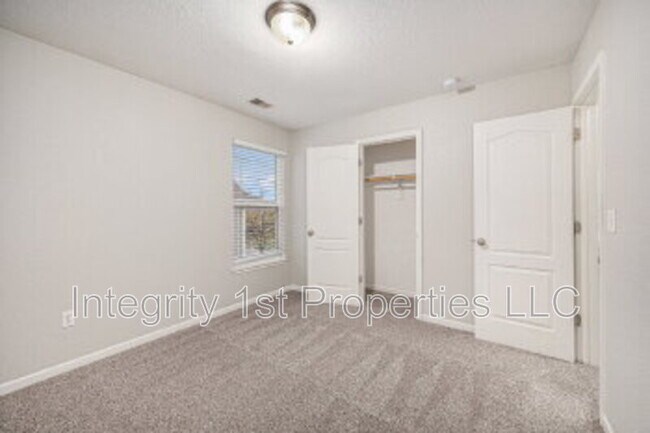 Building Photo - 8880 N Helena Ave