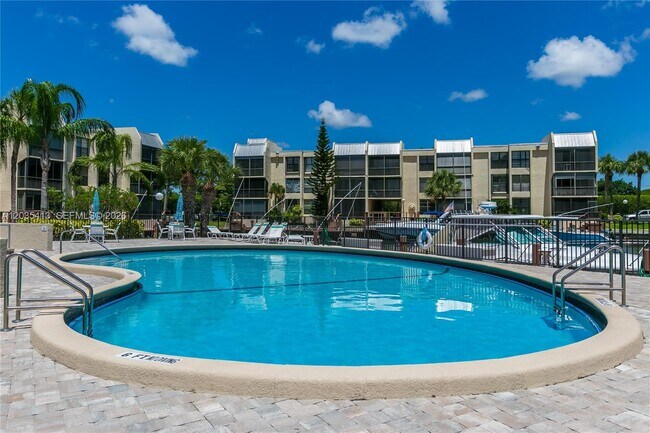 Building Photo - 14 Royal Palm Way