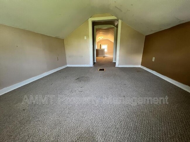 Building Photo - 421 19th St NE