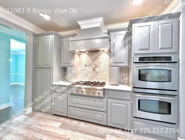 Building Photo - 11083 S Bayou View Dr