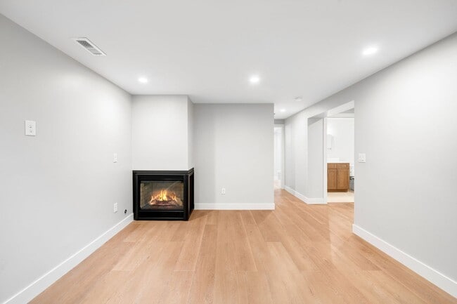 Building Photo - Remodeled 4BD, 3.5BA Home in South Park Hill with 2-Car Garage