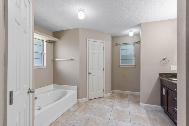 Building Photo - 7968 Lola Cir
